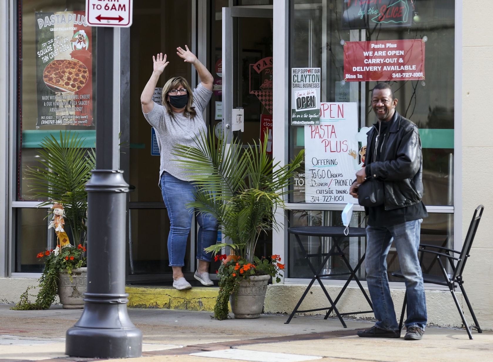 Restaurant workers protest shutdown